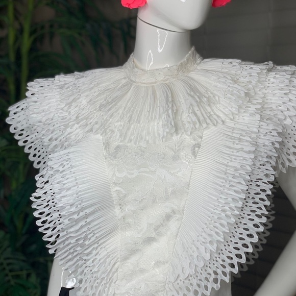 Spanish White Puff Top Size Medium - Picture 2 of 11